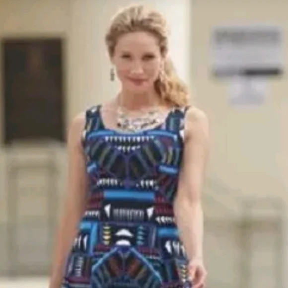 Final $4 Monroe & Main "Scuba Fit-N-Flare Dress Sz.… - Picture 2 of 4